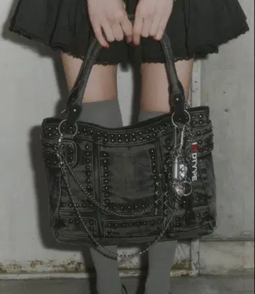 DTYYPE 빈티지풍 스터드 라인 핸드백 블랙