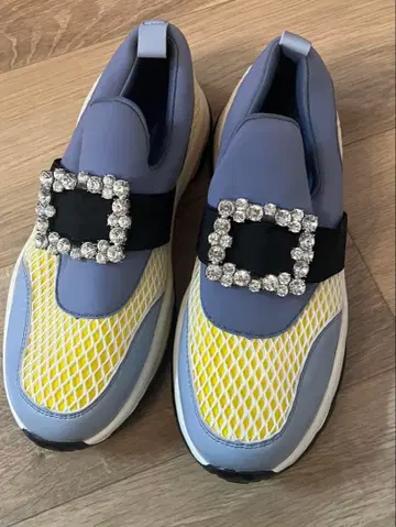 미사용 비쥬 스니커즈 23.5cm 미니언 컬러 USJ에도