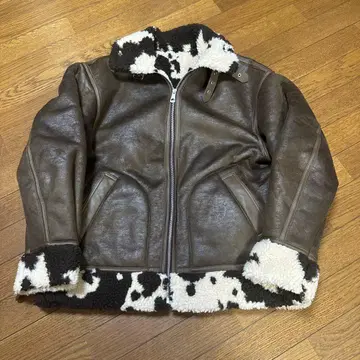 시착만 한 새상품급 SLY 브라운/화이트 카우 패턴 무스탕 코트