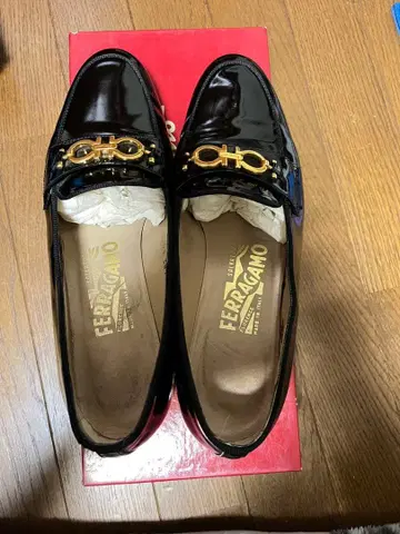 Ferragamo 블랙 가죽 로퍼