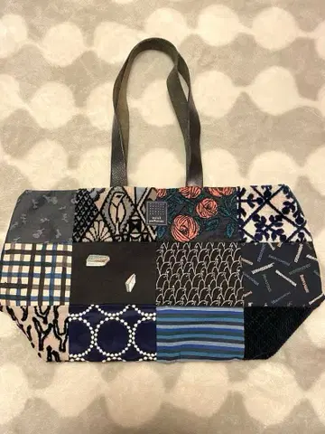 미나 페르호넨 피스 백