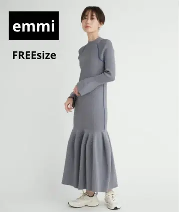 [ 새상품급 ] emmi 라인 니트 원피스 그레이