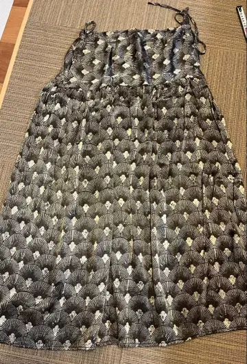 레리움 블랙/골드 패턴 롱 스커트