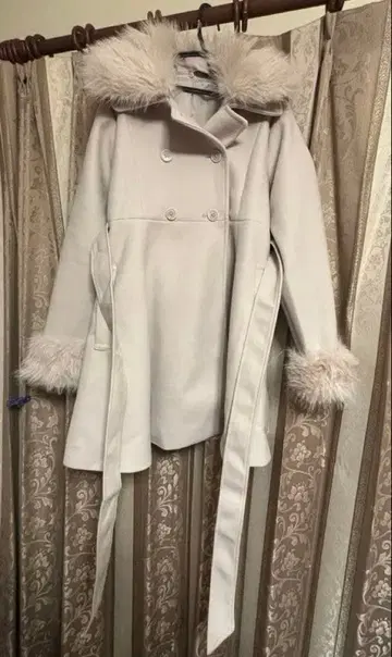 퍼 티펫 & 리본 벨트 플레어 코트