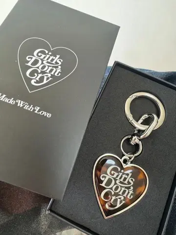 Girls Don't Cry 하트형 키링 실버