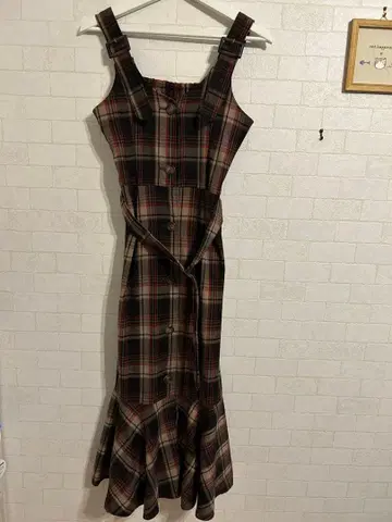 dazzlin 체크 무늬 머메이드 오버롤 스커트