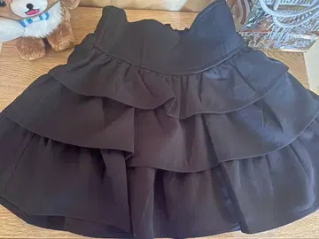 미셸 마카롱 프릴 슬림 레그 스커트 블랙 xs