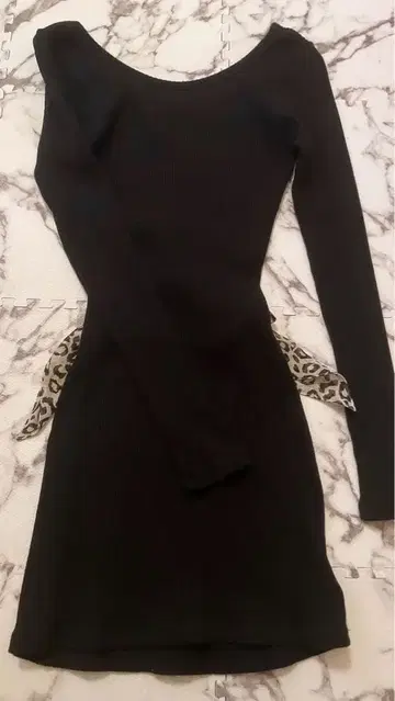 GYDA 블랙 레오파드 백리본 미니 원피스