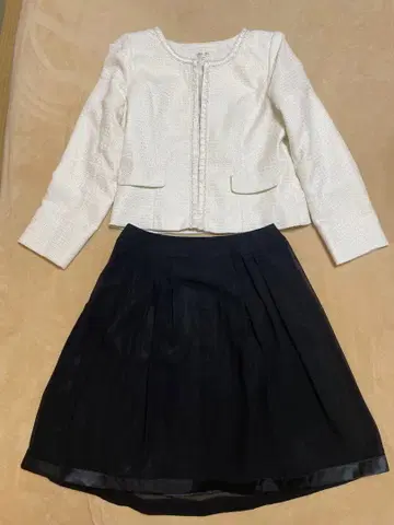 세레모니 자켓 화이트 & 도쿄 소와르 블랙 스커트 사이즈 13호