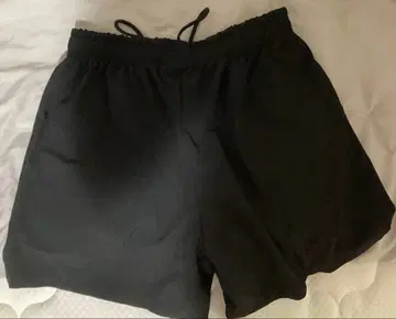 GYMSHARK 블랙 숏팬츠 M 사이즈