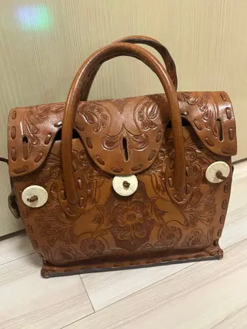 그레이스 콘티넨탈 카빙 백