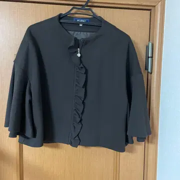 프릴 달린 노카라 자켓 브라운