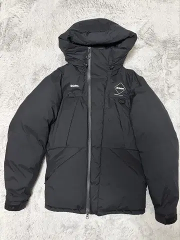 새상품급 F.C.R.B. 212028 다운 벤치 후드티 자켓 블랙