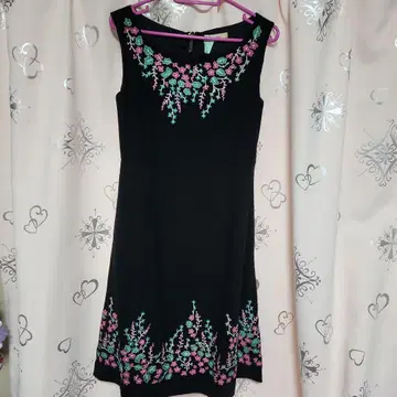 [ 새상품급 ] 마리엘 에프데 꽃무늬 자수 슬리브리스 원피스