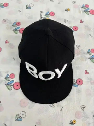 BOY 자수 블랙 야구 모자