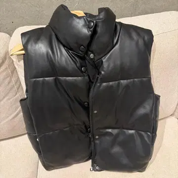 ZARA 블랙 다운 베스트 S 사이즈