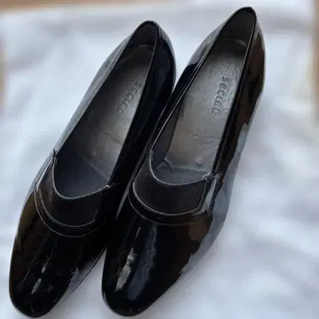 컨디션 최상 Social 에나멜 오페라 펌프스 25.5EE