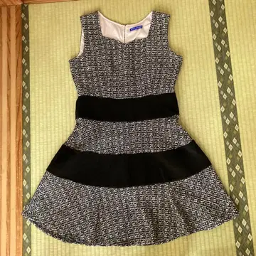 에디 그레이스 슬리브리스 원피스