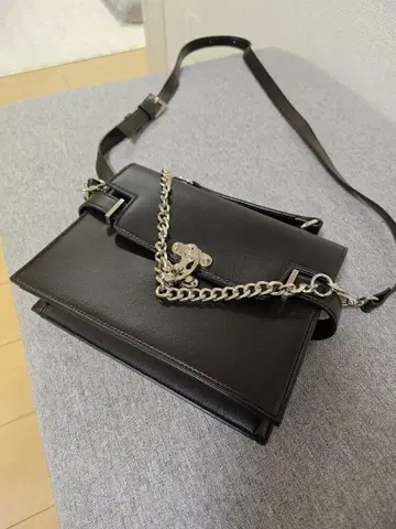 ADRER 메탈 체인 숄더백