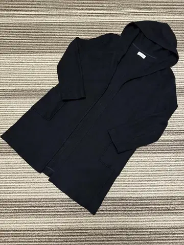 PLST 후드 부착 블랙 롱 코트