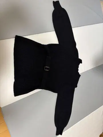 블랙 니트탑과 브라운 스커트 셋업