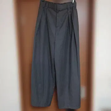 우디하우스 소라모나라움 슬랙스 팬츠 차콜 그레이 40 사이즈