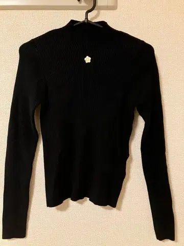 릴리 브라운 x 마리콴트 하이넥 니트