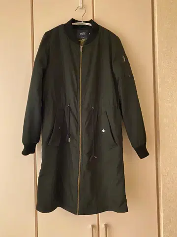 다크 그린 MA-1 스타일 코트