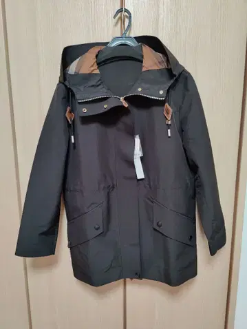 새상품 방수 방풍 다크 브라운 후드 부착 자켓