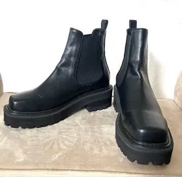 [완판템] 새상품급 SLY 사이드 고어 부츠 숏 통굽 M 사이즈 블랙