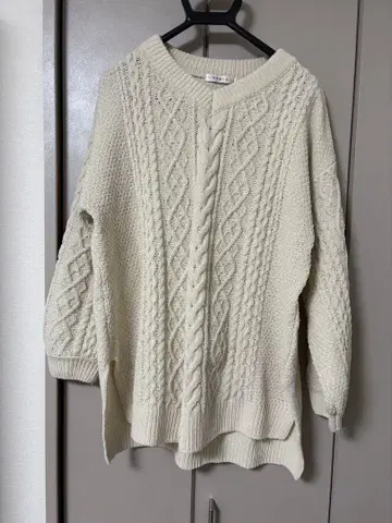 ROMEO 아이보리 케이블 짜임 니트 긴팔 새상품급