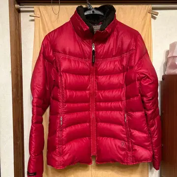 FJALL RAVEN 빨간색 다운 자켓