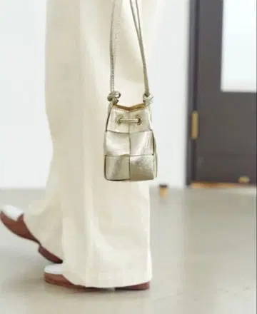 안드레아카르도네 인트레차트 미니백 골드