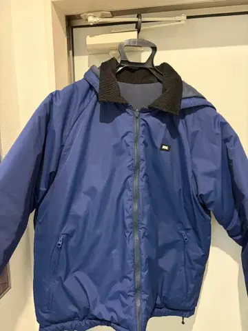 FTC 후드 부착 리버서블 다운 자켓 네이비