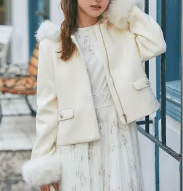 [ 택 포함 ] toccocloset 퍼 장식 비쥬 장식 숏코트