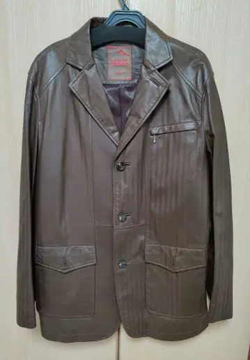 시착만 한 새상품급 브라운 스트라이프 패턴 가죽 자켓