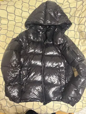 타트라스 후드 부착 블랙 다운 자켓