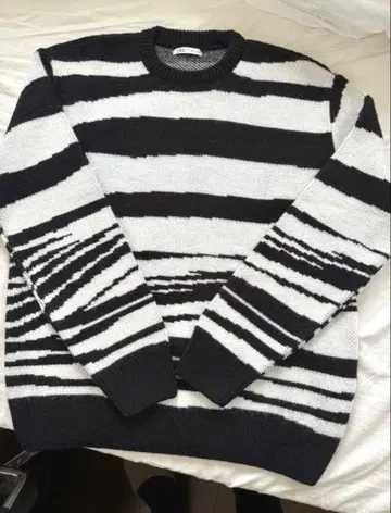 ZARA 니트 제브라 패턴