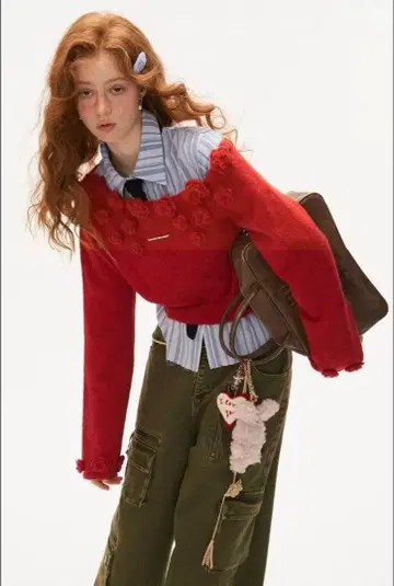 [주말 세일!] MAMC 비대칭 플라워 니트