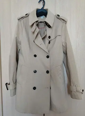 베이지 더블 브레스트 트렌치코트 M