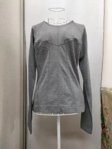 아츠로 우타야마 그레이 롱 T