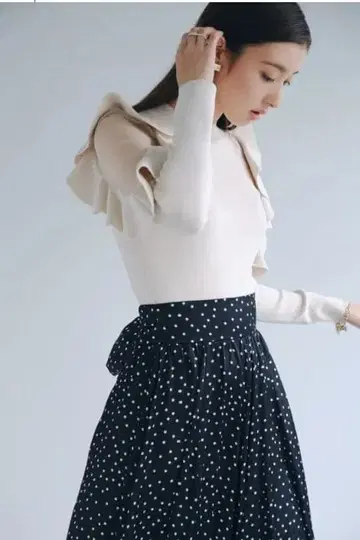 snidel 프릴 니트 도킹 원피스 아이보리