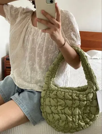 COS 퀼팅 숄더백 그린
