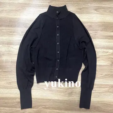 Amomento 버튼 부착 하이넥 니트 스웨터 0