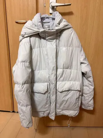 뉴발란스 라이트 그레이 다운 자켓