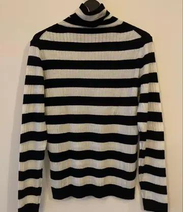 ROPE 로페 얇은 소재 터틀넥 니트 보더 블랙 x 화이트 새상품급