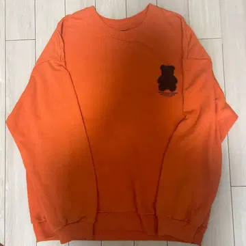 오렌지 곰 디자인 맨투맨