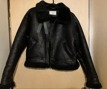 LOING NUGU 블랙 숏 무스탕 자켓