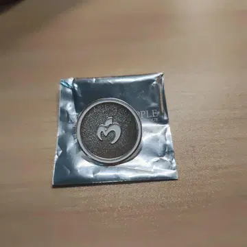 MGA 미세스 화이트 라운지 랜덤 아이템 핀 배지 H 사과