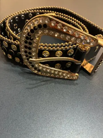 스톤 장식 블랙 가죽 벨트